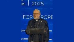 El Arzobispo Gallagher durante su discurso en Praga