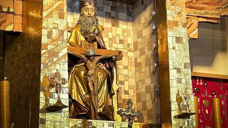 Statua Trójcy Świętej w Prostyni (ks. Paweł Rytel-Andrianik)