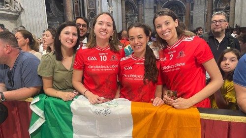 Catherine Hallinan, Niamh Ryan, and Katie Molloy attended the Jubilee of Sport Audience on June 14 and gave the Pope a special jersey