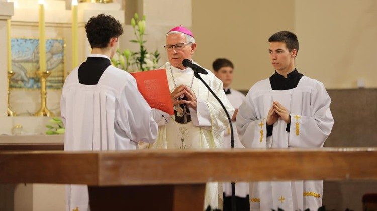 Biskup Mijo Gorski blagoslovio obnovljenu crkvu Srca Isusova na zagrebačkoj Šalati