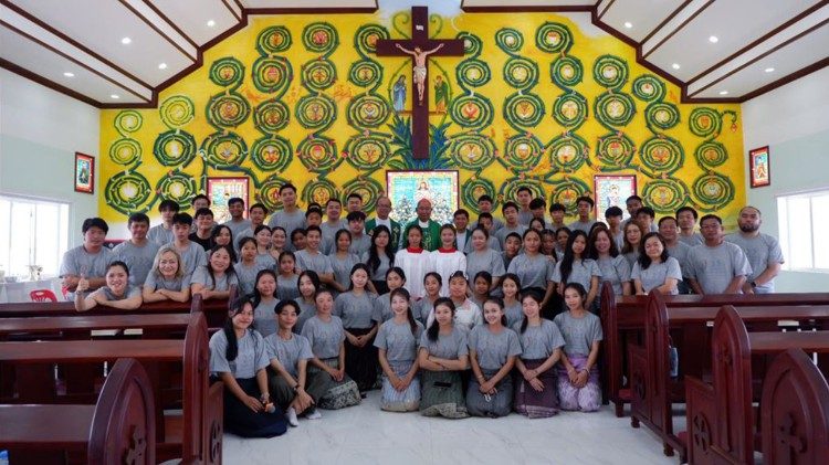 Giới trẻ Công Giáo tại Viêng Chăn