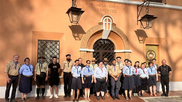 Az Európai Útmutatók és Cserkészek Föderációjának kéoviselői együtt