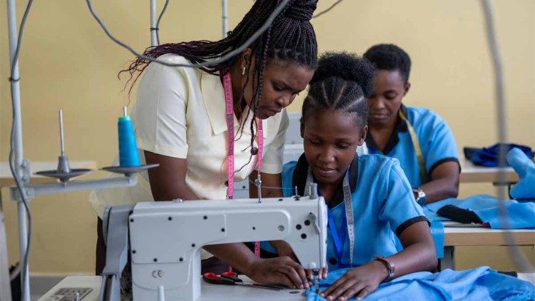 संत मरिया की धर्मबहनें शिक्षार्थियों को गुणवत्तापूर्ण शिक्षा और ऐसे अवसर प्रदान करने के लिए प्रतिबद्ध हैं जो उन्हें भविष्य में वास्तविक जीवन की चुनौतियों के लिए तैयार करते हैं।