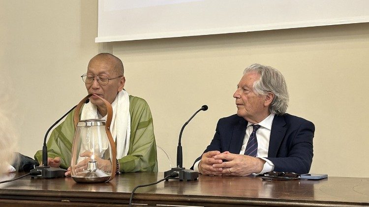 Ryokyu Endo, fondatore del movimento Flame of Hope, e Luigi De Salvia, presidente di Religious for Peace