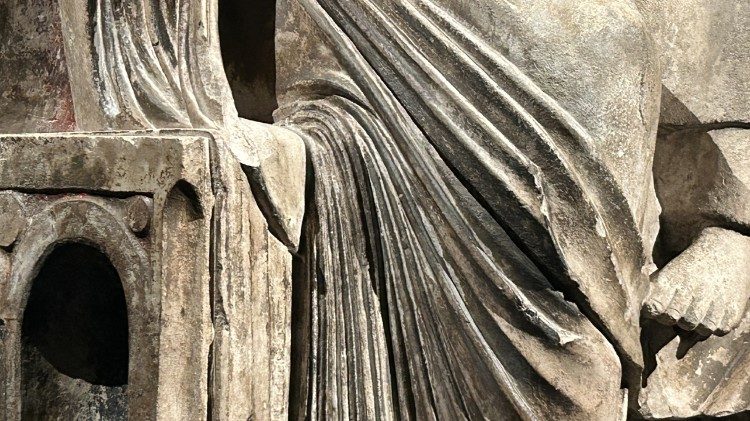 Particolare della veste della Madonna