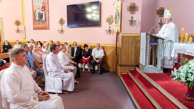 Dvojica kandidata za red trajnog đakonata u Sisačkoj biskupiji (Foto: Stjepan Vego)