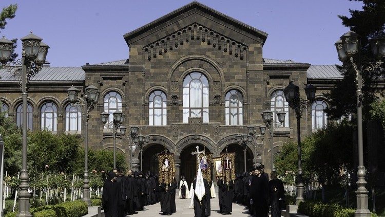 2025.06.20 La reliquia di San Giovanni Battista è stata portata al monastero di Shoghagat.