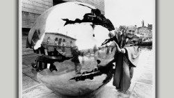 Arnoldo Pomodoro, a Dublino nel 1992