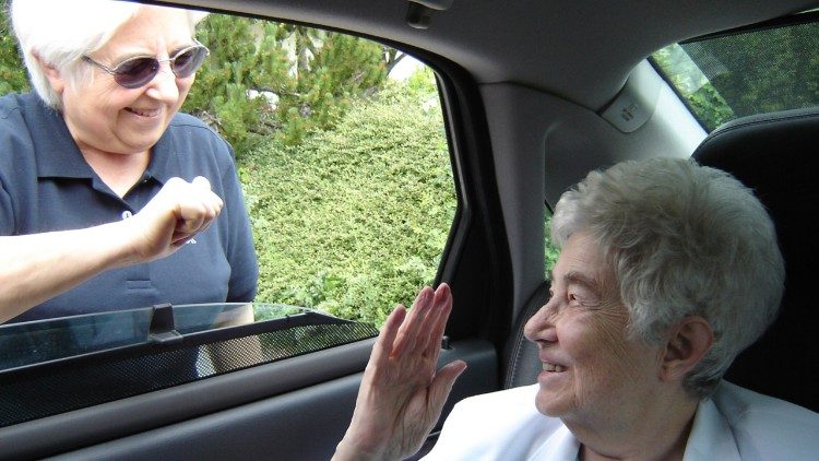 Maria Voce insieme a Chiara Lubich