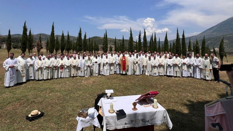 TAKIMI KOMBËTAR I MESHTARËVE NË VITIN JUBILAR në TEPELENË