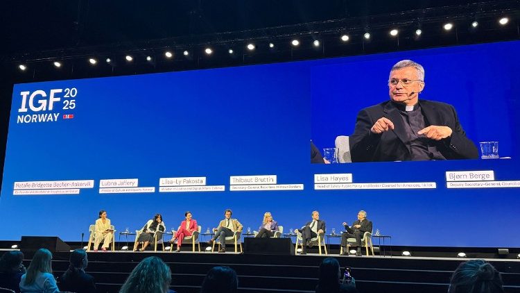 Intervención de monseñor Lucio Ruiz