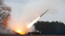 El lanzamiento de un misil desde un sistema de defensa aérea