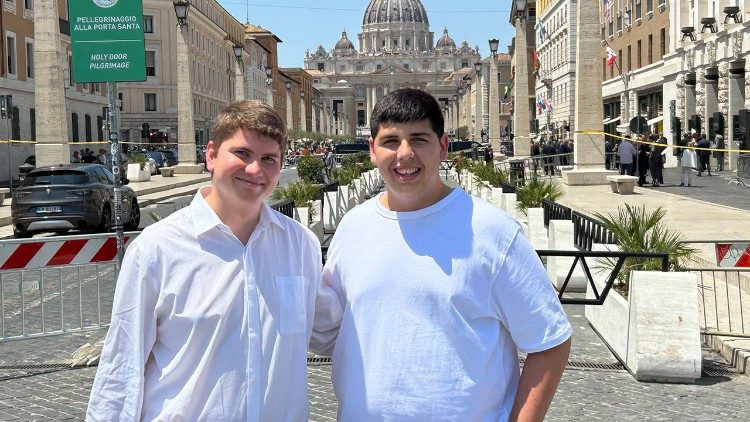 José Antonio Ayuso Lozoya y Joel Mera Brill, seminaristas españoles de Toledo e Ibiza respectivamente.