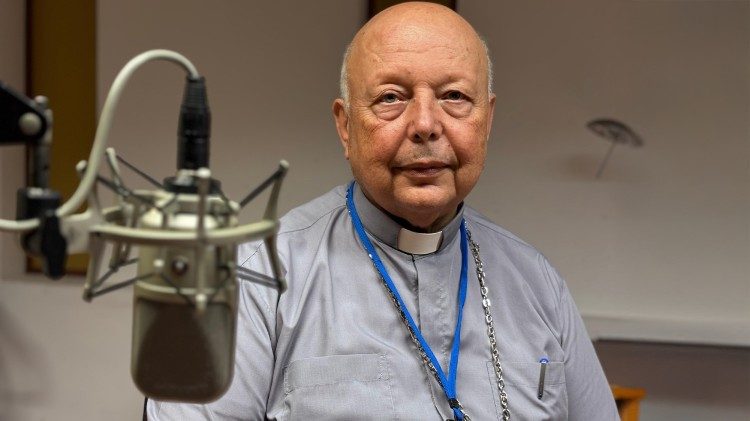 Bischof Jallouf  bei einem Interview mit Radio Vatikan
