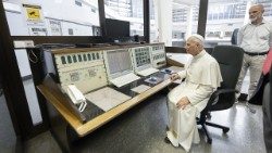 Leon al XIV-lea în vizită la centrul de transmisie Radio Vatican