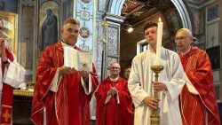 2025.06.25 Wprowadzenie relikwii bł. ks. Stanisława Streicha do Bazyliki św. Bartłomieja na Wyspie Tyberyjskiej