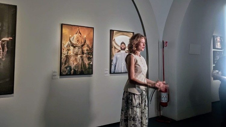 Diana Bagnoli con le sue opere