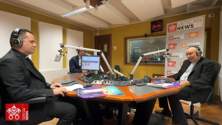 Monseñor Raúl Biord en los estudios de Varican News