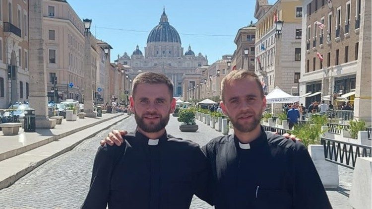 Отець Віталій зі своїм братом отцем Олександром