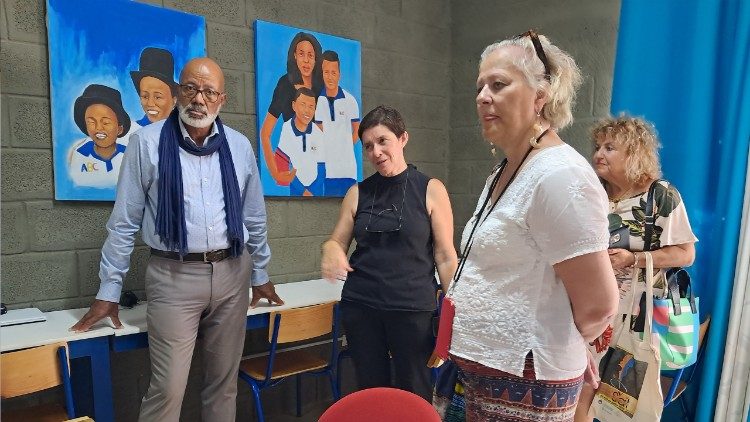 As investigadoras, Margarida Rendeiro, Ana Mafalda Leite, o colaborador do Colegio, Daniel Monteiro e a Diretora da Escola, Silvia Sousa.