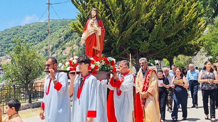തിരുഹൃദയത്തിരുനാൾ ദിനം നടന്ന പ്രദക്ഷിണം 