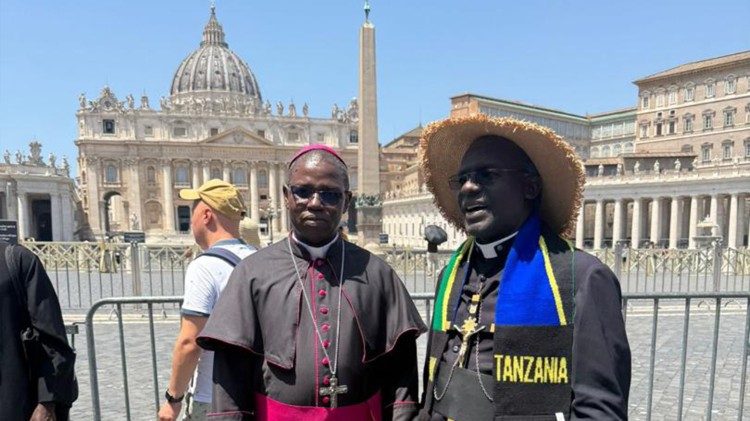 Askofu Salutaris  Libena akiwa na hujaji wa matumaini