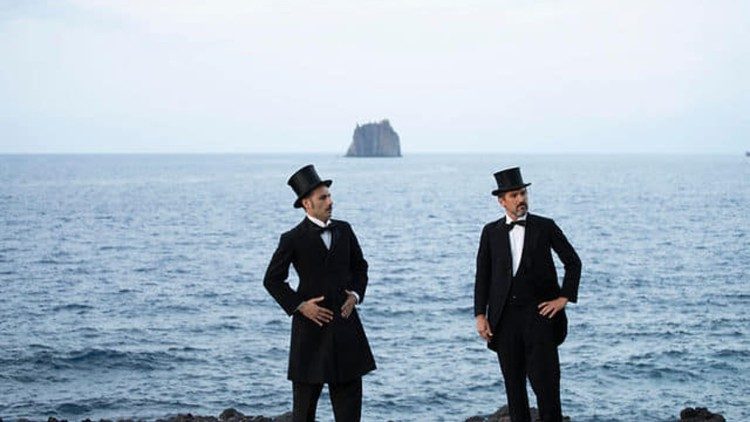 Una rappresentazione in riva al mare