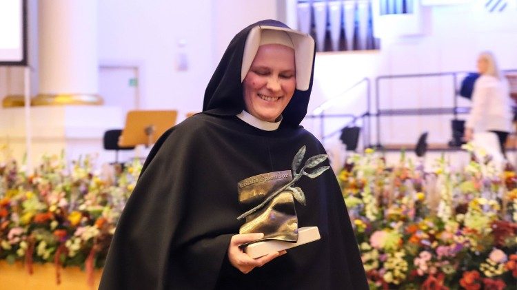 Nagroda jest organizowana przy wsp&oacute;łpracy z Instytutem Dialogu Międzykulturowego im. Jana Pawła II w Krakowie (Biuro Prasowe Archidiecezji Krakowskiej)