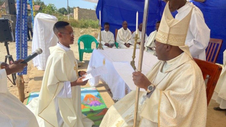 Padre Amadeu António Cassinda, paróquia de Cristo Rei, Mumbué, Chitembo, diocese de Kwito-Bié (Angola)