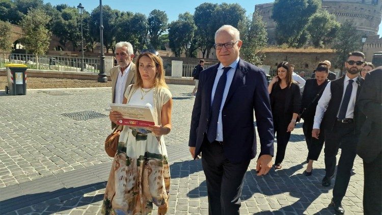 Мэр Рыма Раберта Гуальцьеры на юбілейным маршруце