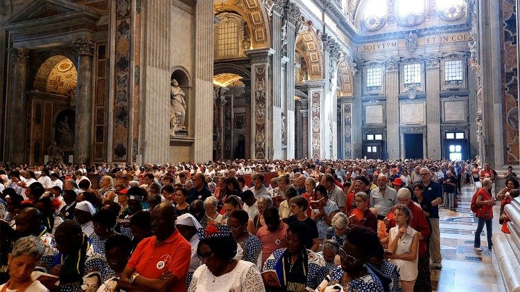 Članovi obitelji Predragocjene Krvi Kristove okupili su se na misi u bazilici sv. Petra