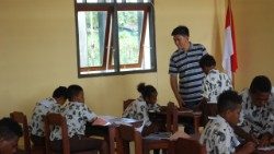 Cours au lycée Villanova à Susweni, Manokuary. 