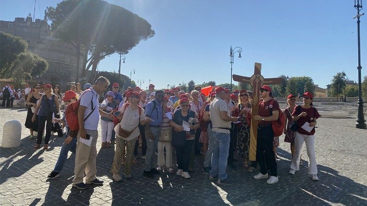 Peregrinos de Sonnino (Italia) también presentes en la Piazza Pia
