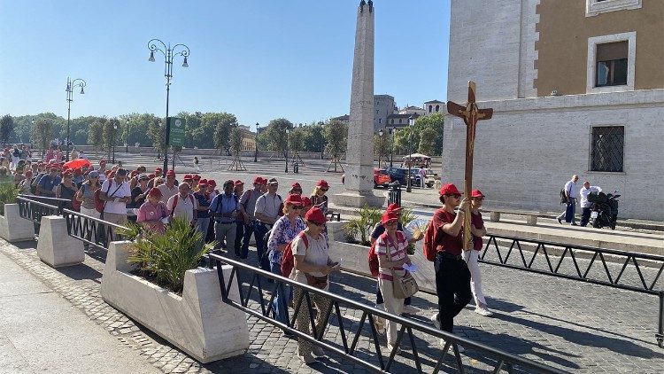 Fieles en peregrinación con motivo del Jubileo de las Familias Religiosas y Laicas de la Preciosísima Sangre