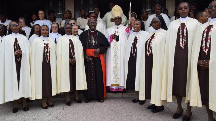 Wakarmeli wanaotekeleza utume wao Jimbo kuu la Dar es Salaam