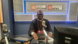  Mgr Jacques Assanvo Ahiwa, archevêque de Bouaké en Côte d'Ivoire dans les locaux de Radio Vatican