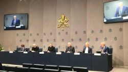 Bei der Vorstellung des Manifests im vatikanischen Pressesaal