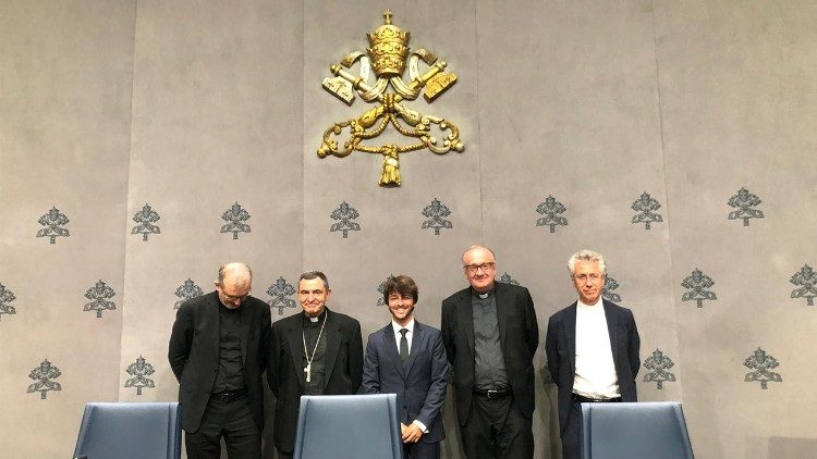 Manifestin Müqəddəs Taxt-Tacın Mətbuat Xidməti ofisində təqdimatı