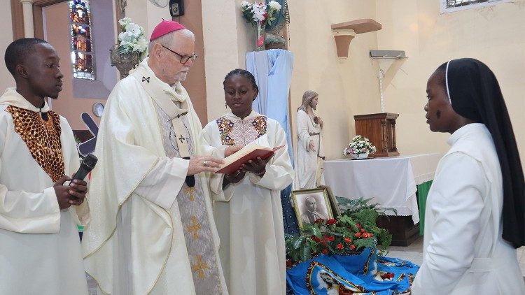 Profissão perpétua da Ir. Precilda Júlia Nhama (Sé Catedral da Beira, Moçambique)