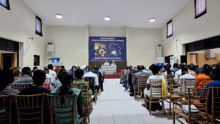 Rencontre d'Andréa Riccardi avec les jeunes de la Communauté Sant'Egidio de la région ouest-africaine