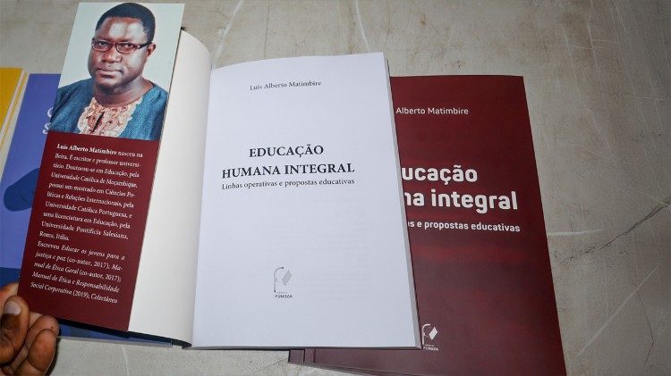 Padre Luís Alberto Matimbire publica livro sobre Desenvolvimento Humano Integral