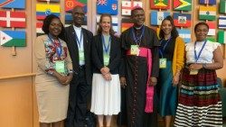 Mgr Toha  avec des membres de la Commission Justice et Paix du Sceam à Rome.