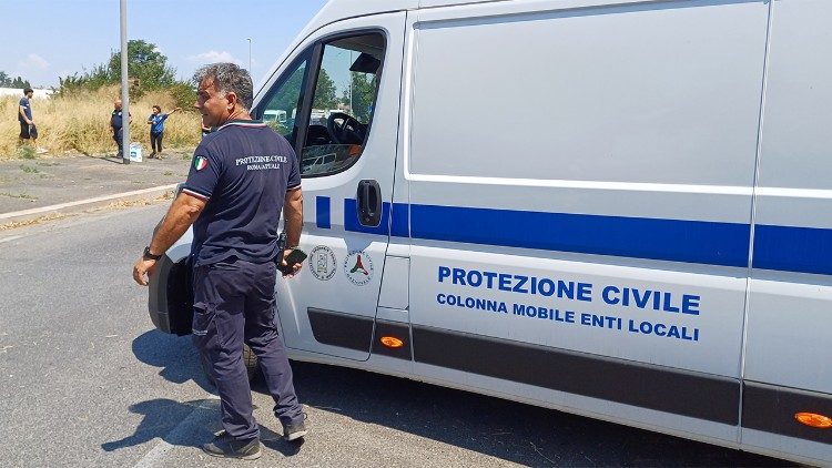 Operatori della Protezione Civile. 