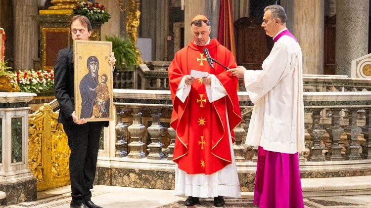 Le don d'une reproduction de la Salus Populi Romani.