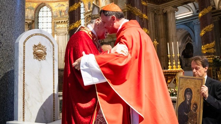 les cardinaux Stanisław Ryłko et Rolandas Makrickas.