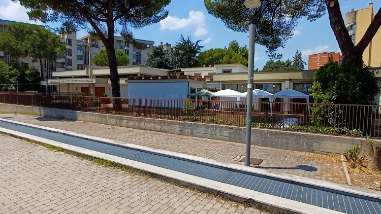 L'ingresso di San Gerardo Maiella al Casilino 23. 