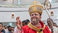 തെക്കെ അറേബ്യയിലെ അപ്പൊസ്തോലിക് വികാരി, മെത്രാൻ പാവൊളൊ മർത്തിനേല്ലി മസ്ക്കറ്റിലെ ഗാലയിൽ പരിശുദ്ധാരൂപിയുടെ നാമത്തിലുള്ള ഇടവകയുടെ പുതിയ അജപാലന കേന്ദ്രത്തിൻറെ ഉദ്ഘാടന വേളയിൽ 05/07/25