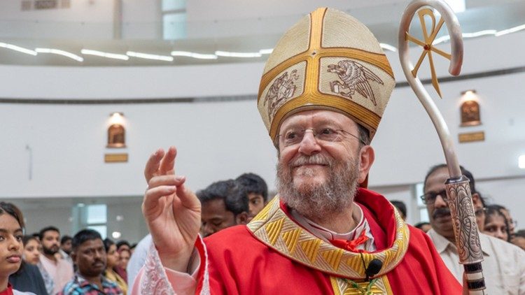 തെക്കെ അറേബ്യയിലെ അപ്പൊസ്തോലിക് വികാരി, മെത്രാൻ പാവൊളൊ മർത്തിനേല്ലി മസ്ക്കറ്റിലെ ഗാലയിൽ പരിശുദ്ധാരൂപിയുടെ നാമത്തിലുള്ള ഇടവകയുടെ പുതിയ അജപാലന കേന്ദ്രത്തിൻറെ ഉദ്ഘാടന വേളയിൽ 05/07/25