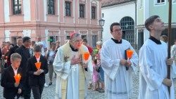 Der Schweizer Kardinal Kurt Koch bei der Lichterprozession in Altötting
