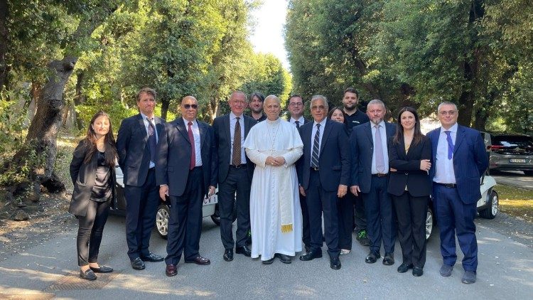 Attending the meeting were representatives from Exelentia and Club Car, along with the engineers and technicians who worked directly on the project.